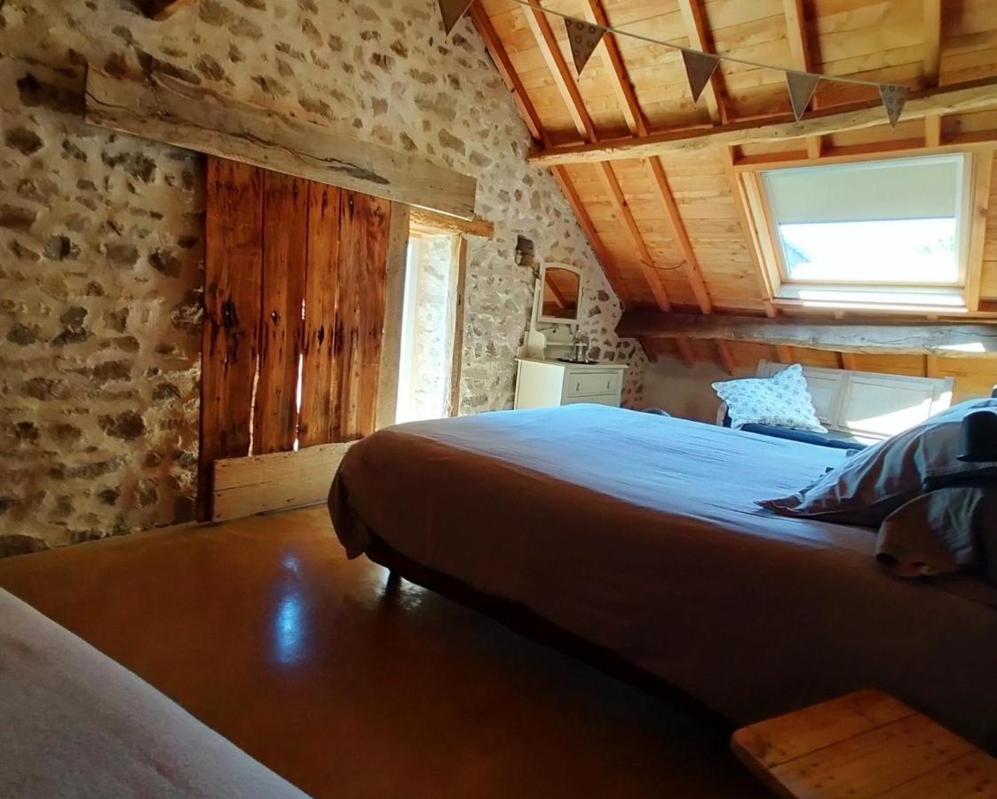 Suites De Campagne Les Eydieux, Petits Dejeuners Inclus Saint-Angel  Exteriör bild