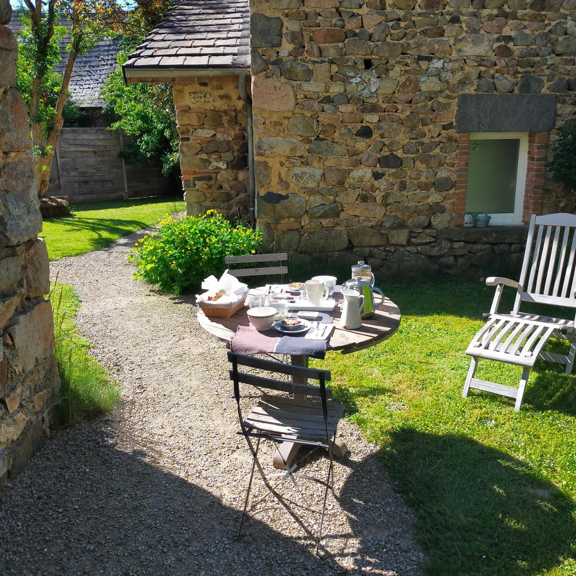 Suites De Campagne Les Eydieux, Petits Dejeuners Inclus Saint-Angel  Exteriör bild