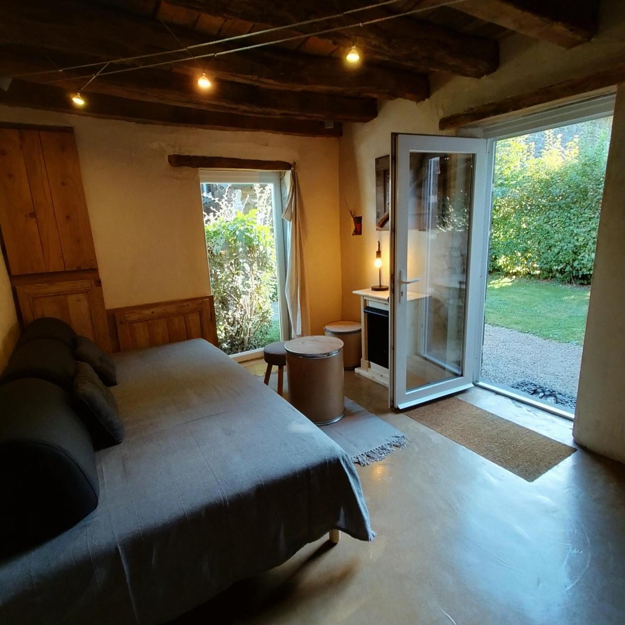 Suites De Campagne Les Eydieux, Petits Dejeuners Inclus Saint-Angel  Exteriör bild